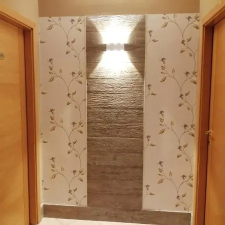 Thaire Hotel 2*