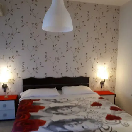 Thaire Hotel 2*