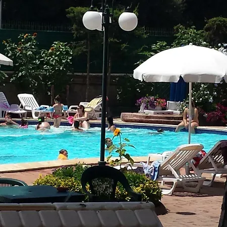 Thaire Hotel
