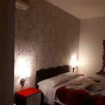 Thaire Hotel 2*