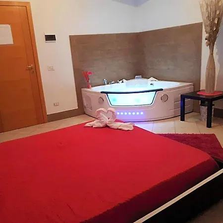 Thaire Hotel 2*