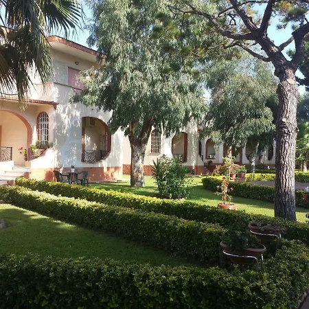 Thaire Hotel